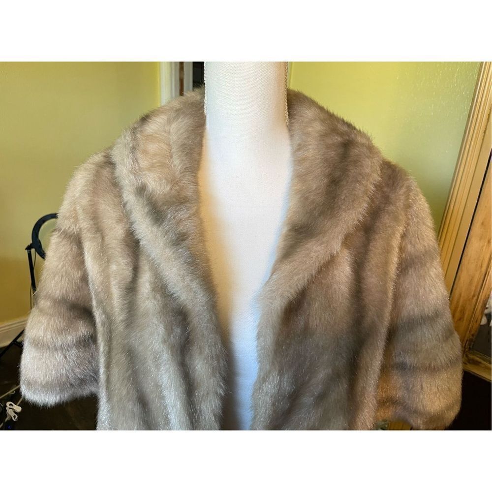 Regina Glenara by Glenoit Women’s Vintage Tan Faux Fur Shoulder Wrap OS - Picture 6 of 7